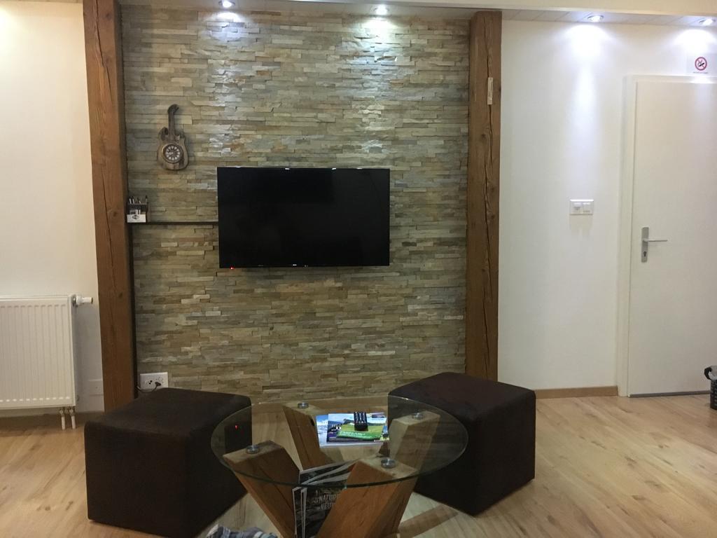 Studio Cosy Au Centre De Couvet Экстерьер фото